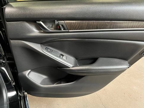 Used 2019 Honda Accord Touring image 13