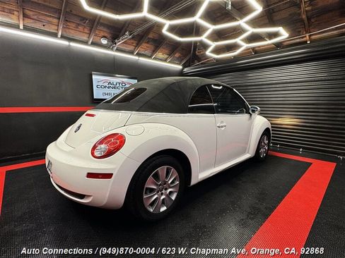 Used 2010 Volkswagen Beetle Convertible image 4