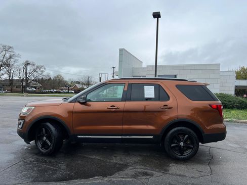 Used 2017 Ford Explorer XLT w/ Equipment Group 201A AWD/4WD image 3