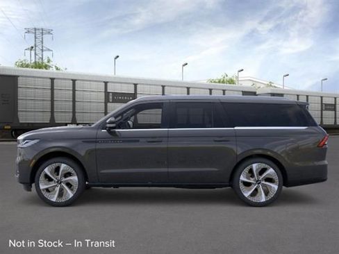 New 2026 Lincoln Navigator L Black Label AWD/4WD image 3