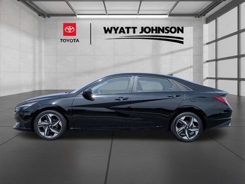 Used 2023 Hyundai Elantra SEL w/ Convenience Package FWD image 2