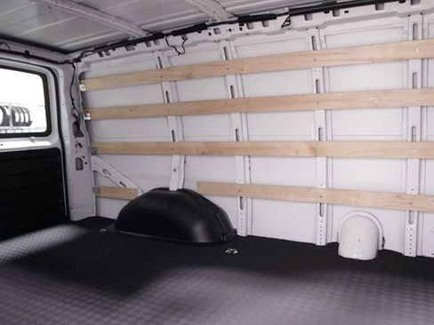 Used 2024 GMC Savana 2500 w/ Driver Convenience Package image 15