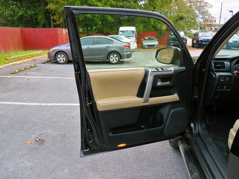 Used 2015 Toyota 4Runner SR5 image 13