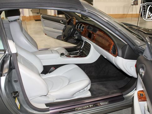 Used 2004 Jaguar XK8 Convertible image 7