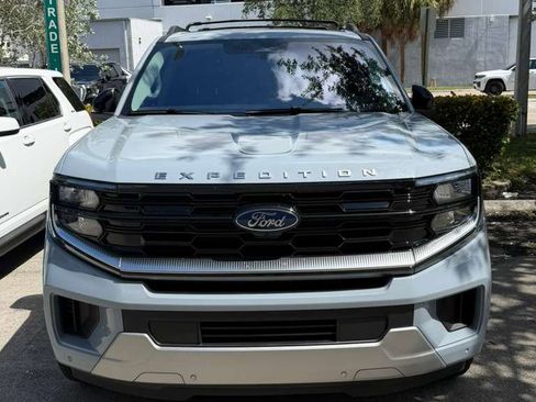 Used 2025 Ford Expedition Max Platinum w/ Driver's Package AWD/4WD image 2