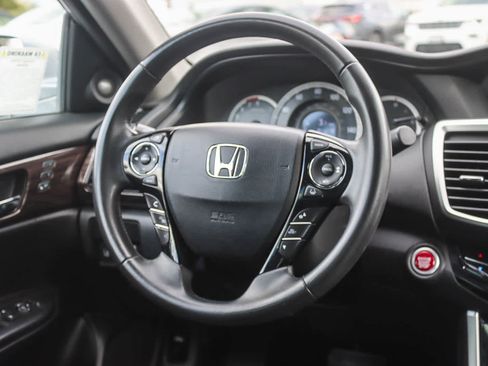 Used 2017 Honda Accord Touring image 13