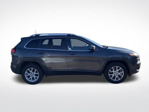 Used 2017 Jeep Cherokee Latitude w/ Cold Weather Group image 7