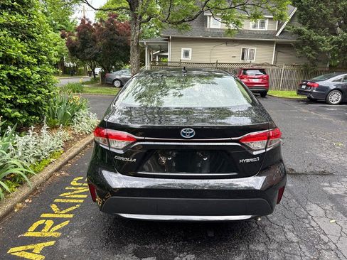 Used 2022 Toyota Corolla LE w/ Premium Interior Package FWD image 9
