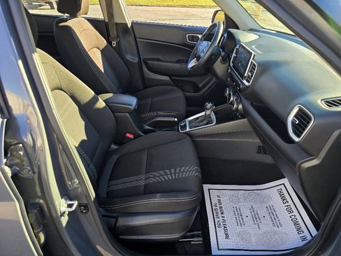 Used 2024 Hyundai Venue SEL image 15