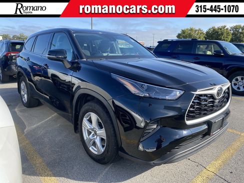 Used 2022 Toyota Highlander L image 1