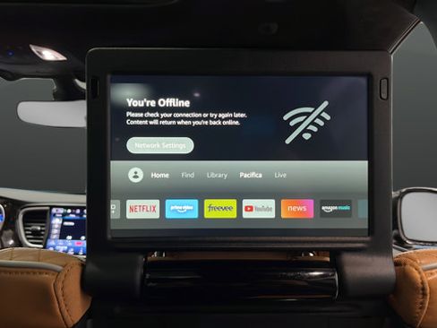 Used 2023 Chrysler Pacifica Pinnacle FWD image 37