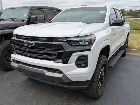 Used 2023 Chevrolet Colorado Z71 w/ Z71 Convenience Package 2 image 3