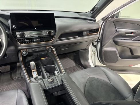 Used 2024 Toyota Grand Highlander AWD Hybrid image 26