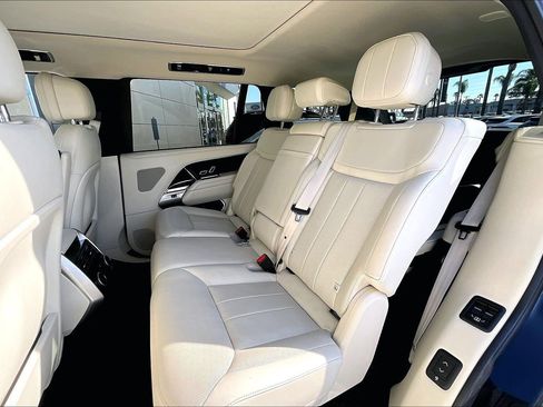 Used 2023 Land Rover Range Rover Long Wheelbase SE image 25