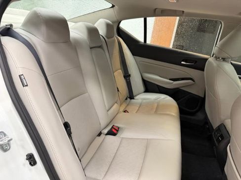 Used 2023 Nissan Altima 2.5 SL FWD image 10