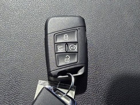 Used 2023 Volkswagen Atlas Cross Sport SE image 22