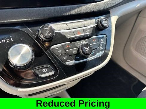 Used 2024 Chrysler Voyager LX FWD image 23