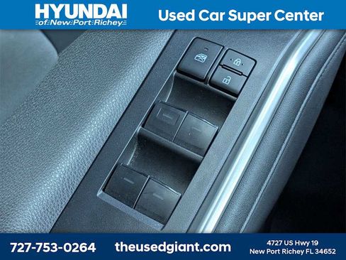 Used 2024 Toyota Highlander LE image 37