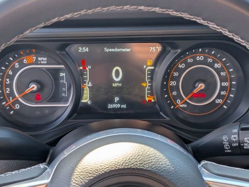 Used 2025 Jeep Wrangler Unlimited Sahara AWD/4WD image 20