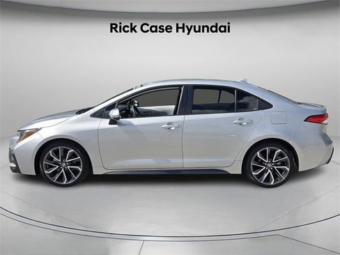 Used 2022 Toyota Corolla SE image 3