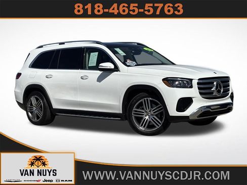 Used 2025 Mercedes-Benz GLS 450 4MATIC image 1