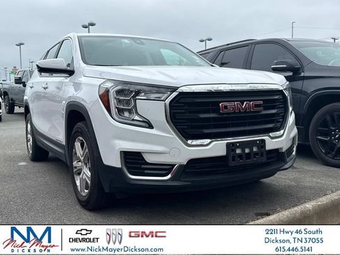 Used 2024 GMC Terrain SLE image 1