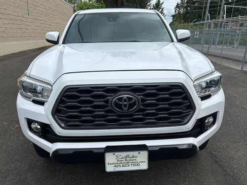Used 2020 Toyota Tacoma TRD Off-Road AWD/4WD image 2