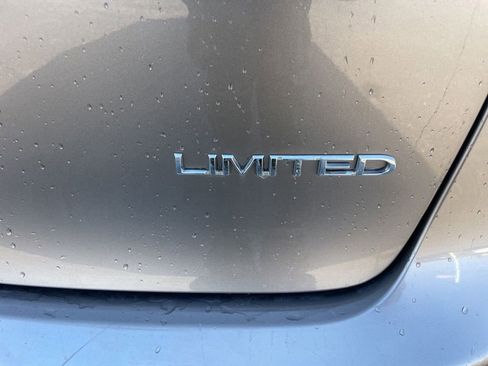 Used 2017 Chrysler Pacifica Limited image 9