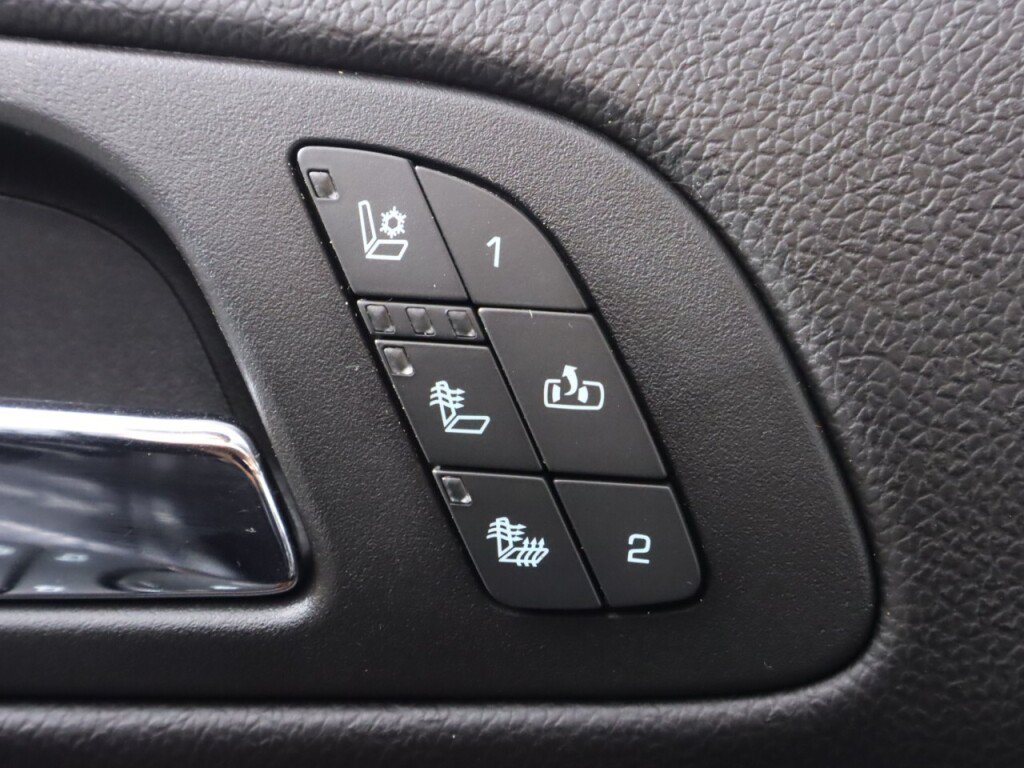 Used 2013 GMC Yukon XL Denali RWD image 27