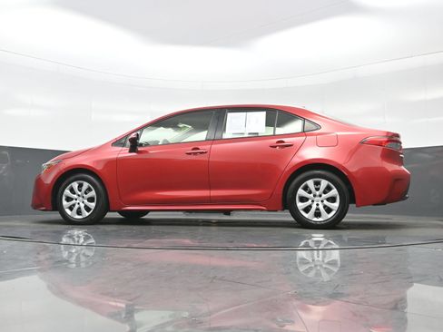 Used 2021 Toyota Corolla LE FWD image 25