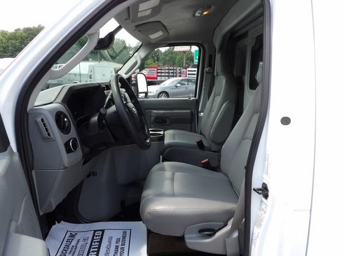Used 2024 Ford E-350 and Econoline 350 Super Duty w/ Driver's Safety Package RWD image 16