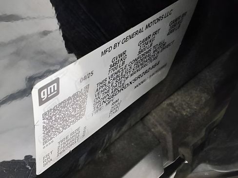Used 2025 Chevrolet Suburban Z71 AWD/4WD image 32