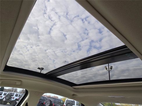 Used 2024 Chevrolet Malibu LT image 28