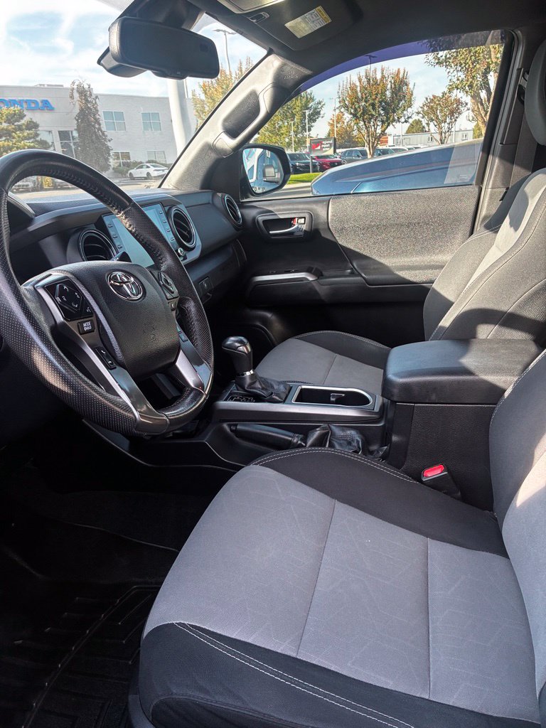 Used 2021 Toyota Tacoma TRD Sport AWD/4WD image 8