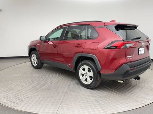 Used 2019 Toyota RAV4 LE w/ Carpet Mat Package AWD/4WD image 4