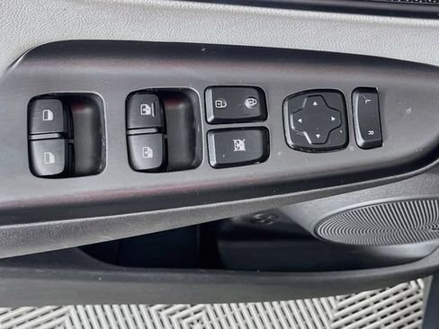 Used 2022 Hyundai Kona Limited FWD image 19