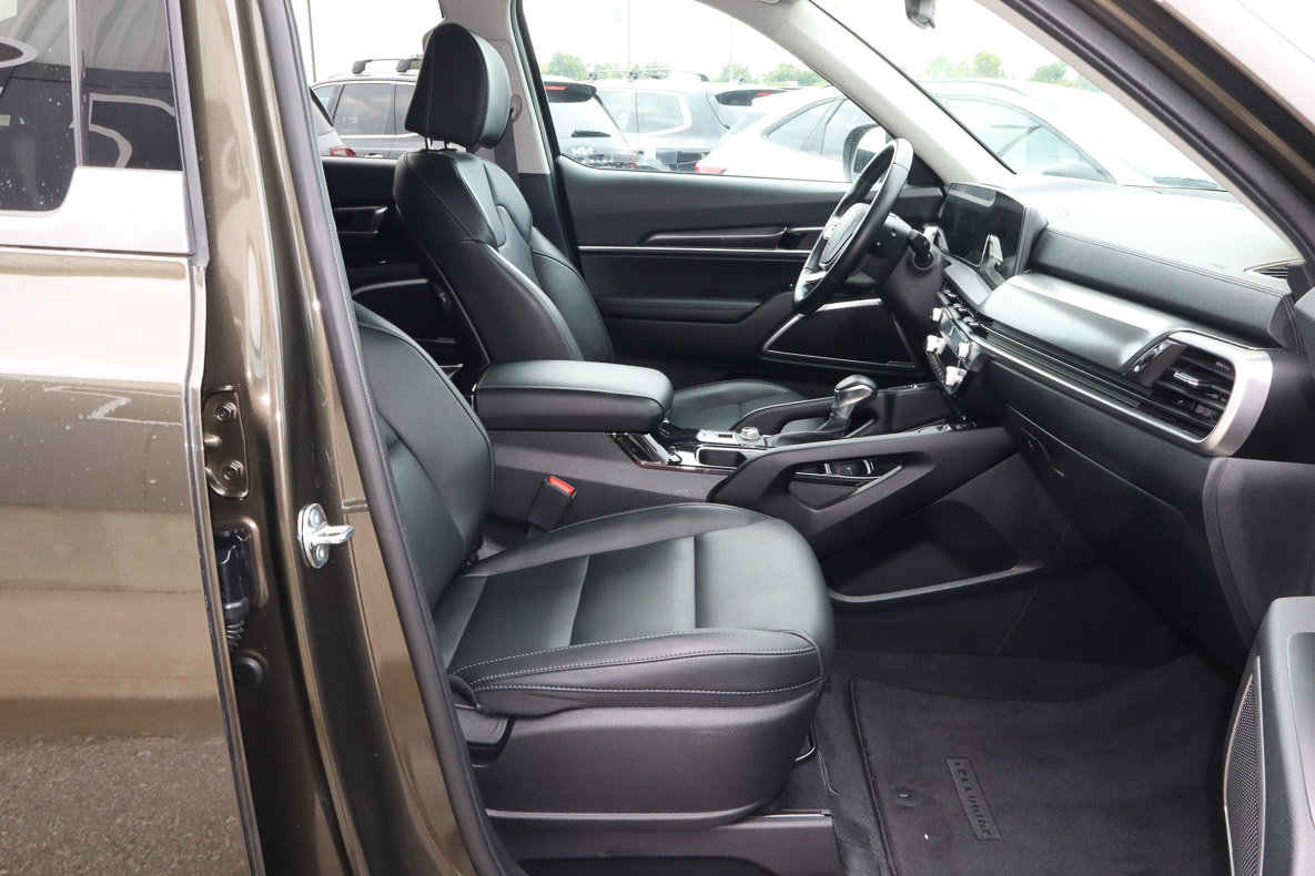 Used 2025 Kia Telluride S FWD image 26