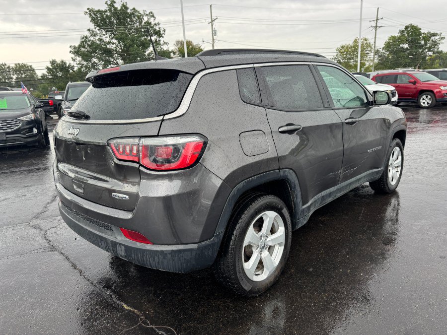 Used 2017 Jeep Compass Latitude w/ Popular Equipment Group AWD/4WD image 5