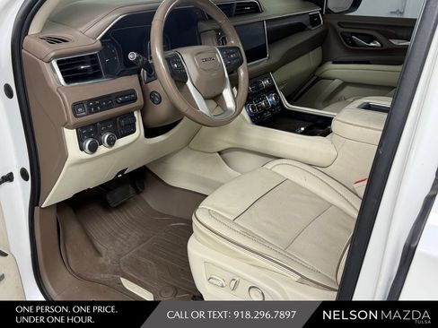 Used 2021 GMC Yukon Denali w/ Denali Premium Package AWD/4WD image 17