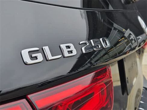 Used 2023 Mercedes-Benz GLB 250 GLB 250 image 12