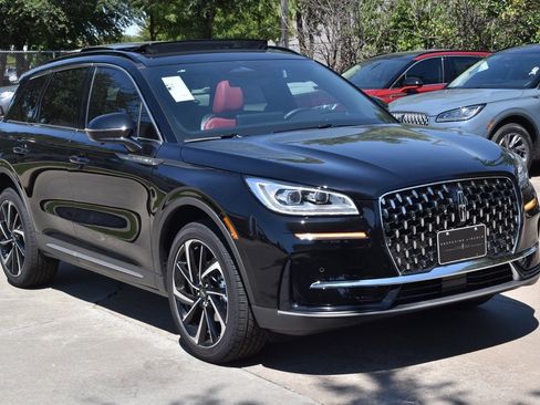 New 2025 Lincoln Corsair Reserve w/ Equipment Group 202A image 3