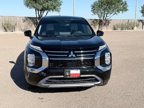 Used 2025 Mitsubishi Outlander SE FWD image 3