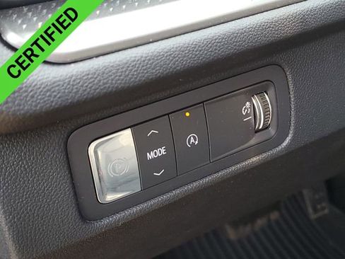 Used 2025 Chevrolet Traverse LT w/ Driver Confidence Package image 35