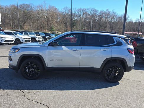 New 2026 Jeep Compass Latitude image 7