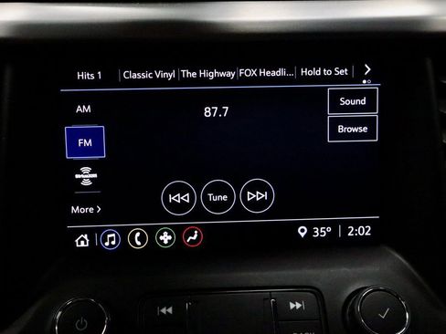 Used 2023 GMC Acadia SLE image 2