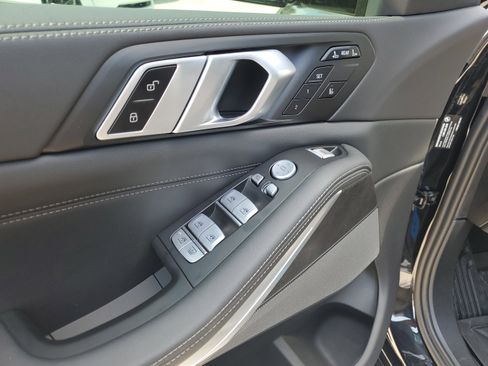 Used 2025 BMW X7 xDrive40i w/ M Sport Package image 22