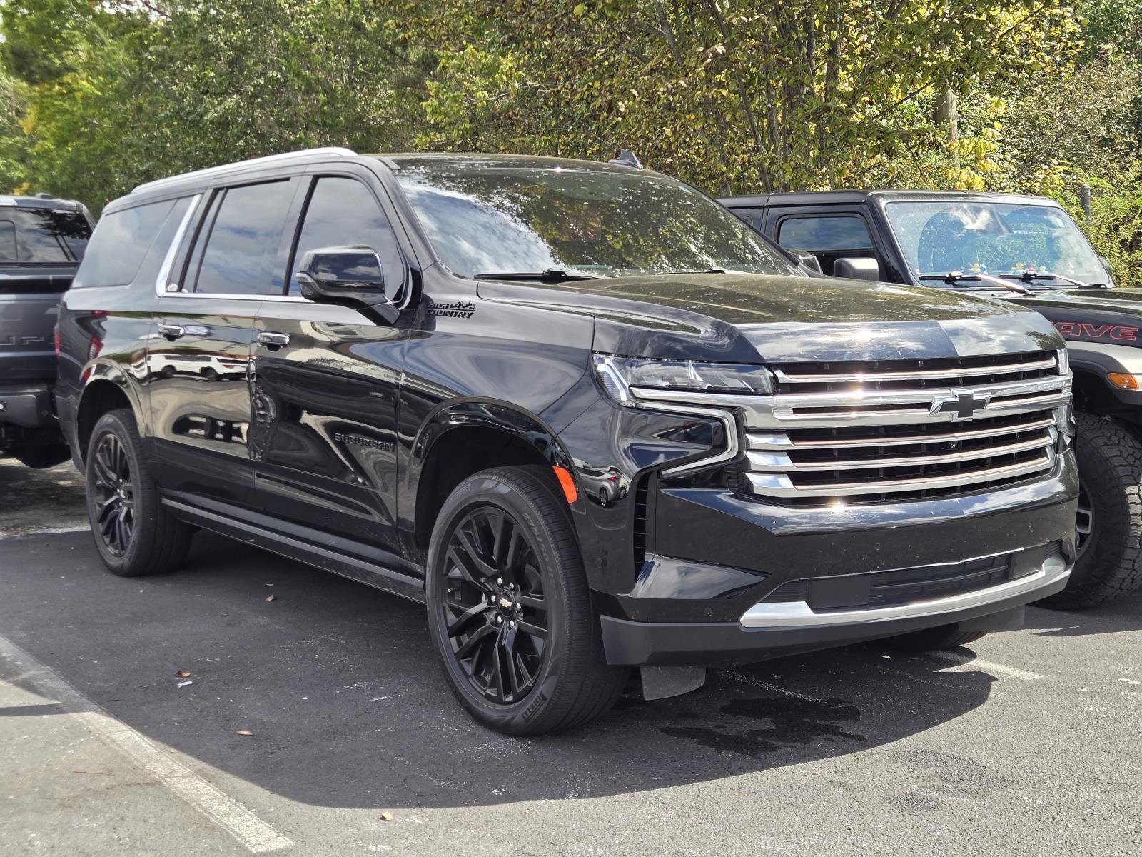 Used 2024 Chevrolet Suburban High Country w/ Premium Package 2 AWD/4WD image 4