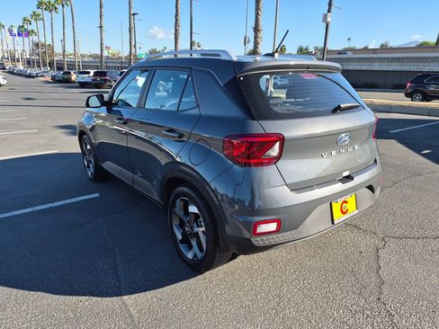 Used 2025 Hyundai Venue SEL image 5