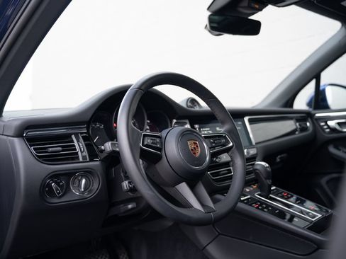 Used 2026 Porsche Macan AWD/4WD image 4