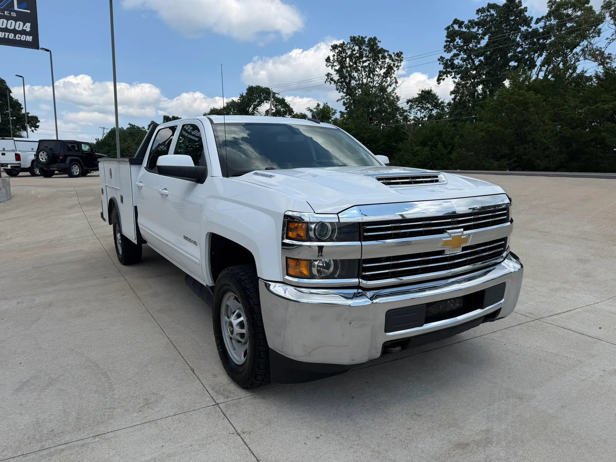 Used 2018 Chevrolet Silverado 2500 LT AWD/4WD image 3